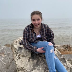 Meet your Posher, Chloe